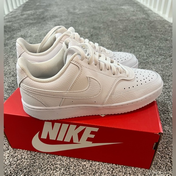 Nike Womans White Low-Top Sneakers - Picture 2 of 6